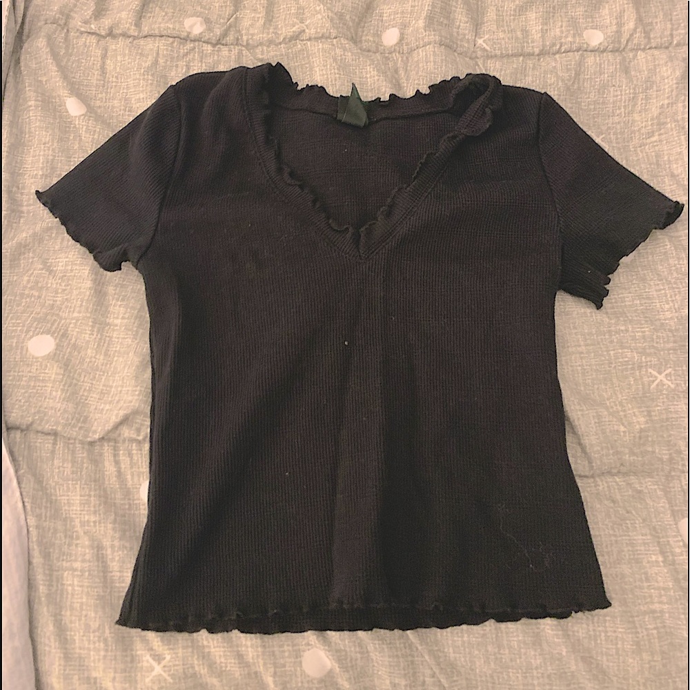 Ruffled Black Crop